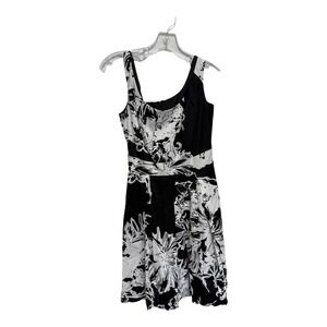 White House Black Market black & white floral dress size 0 Fit & Flare